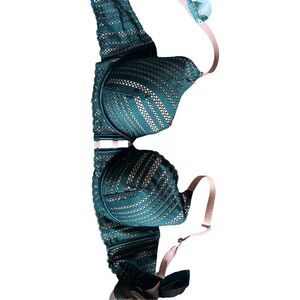 Victoria’s Secret 34 D lightly lined green plunge bra